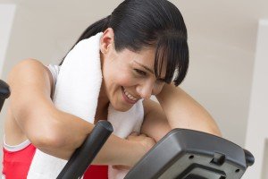 Der Kettler Crosstrainer Axos Elliptical P hat 12 Trainingsprogramme inkl. 4-Personenspeicher.
