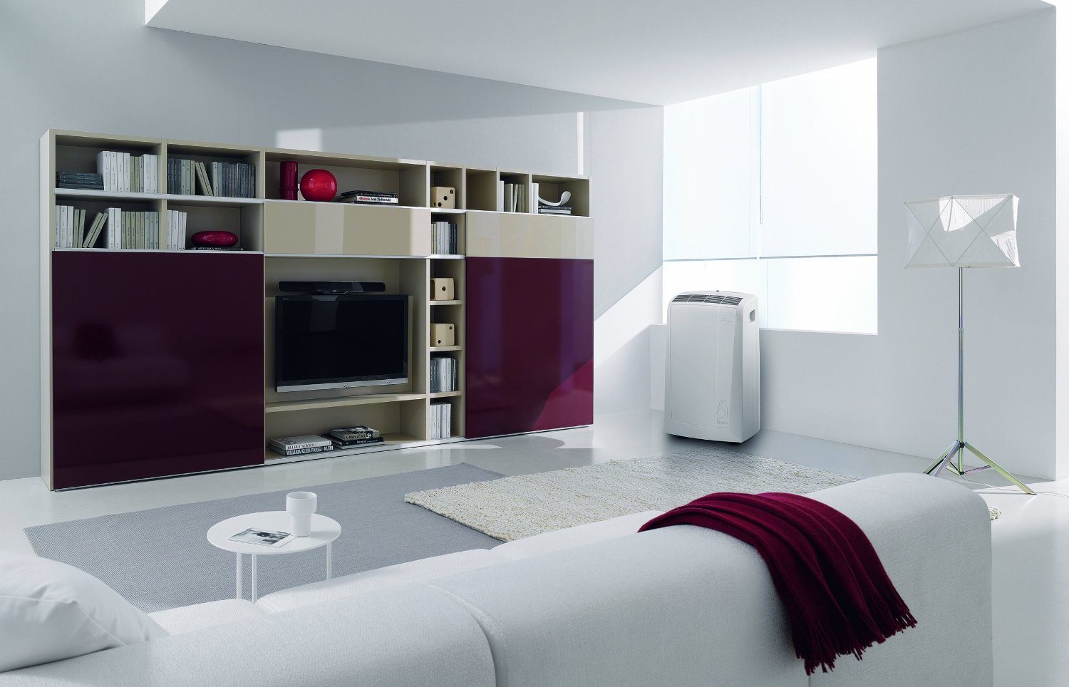 Im Raum aufgestellt DeLonghi PAC N 81 Mobiles Klimagerät weiß