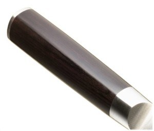 Der Griff des Kai Europe DM-0707 Kochmesser Shun ist aus laminierten Pakka-Holz.