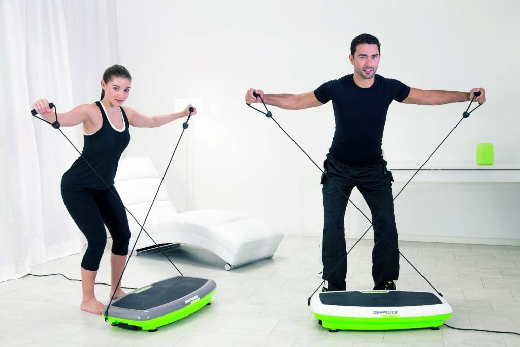 Traing der Arme auf Speq Vibrationsplatte mit Zubehör