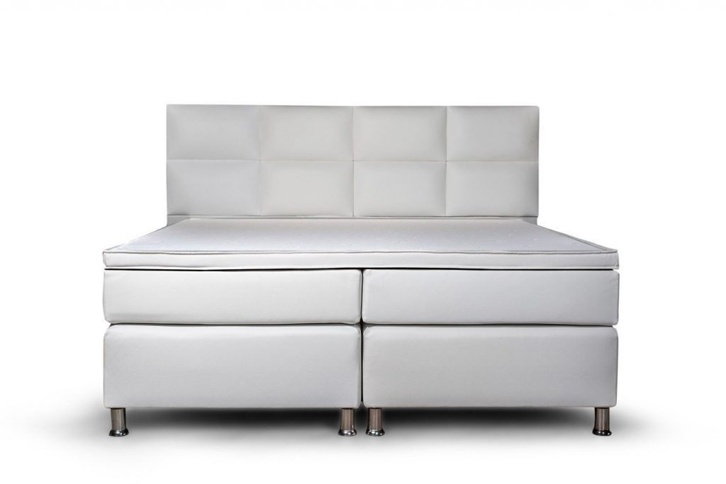 Boxspringbett mit Federkernmatraze in weiß