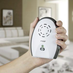 Babyphone 50020rigi400 von Reer in der Hand