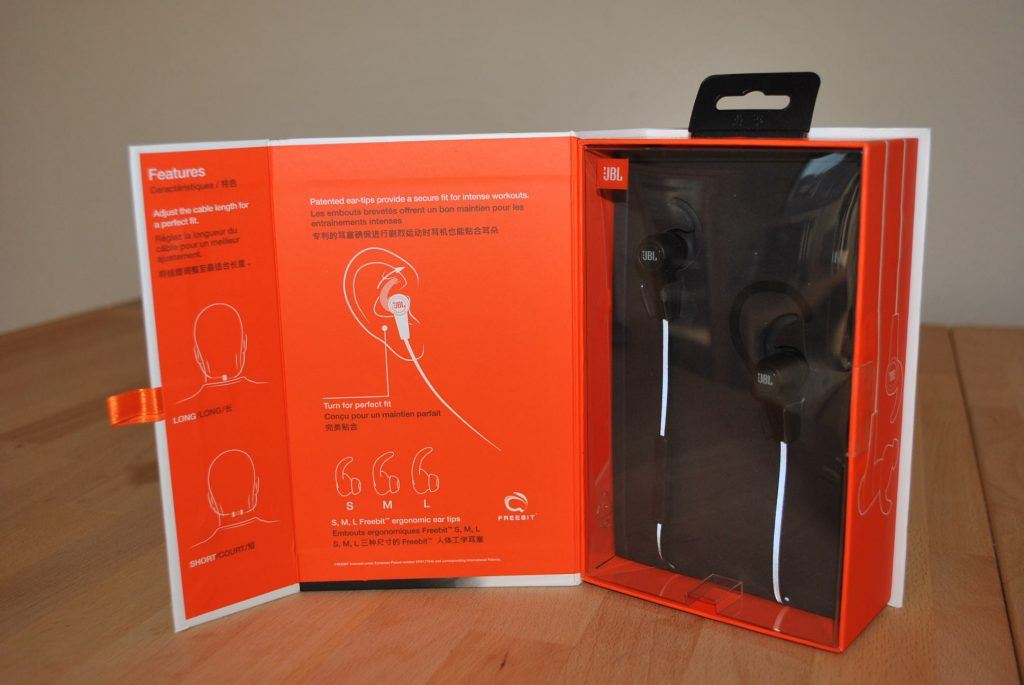 In ear Kopfhörer in Verpackung von JBL3 im Test