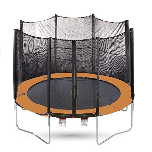 Ein aufgebautes Gartentrampolin