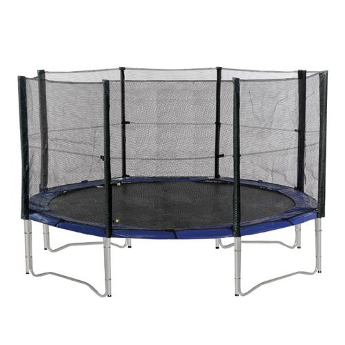 Ein aufgebautes  Crane Gartentrampolin