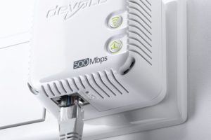 devolo dLAN 500 WiFi Starter Kit Powerline für die Steckdose