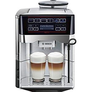 Zwei fertige Kaffee mit dem Kaffeevollautomat von Bosch