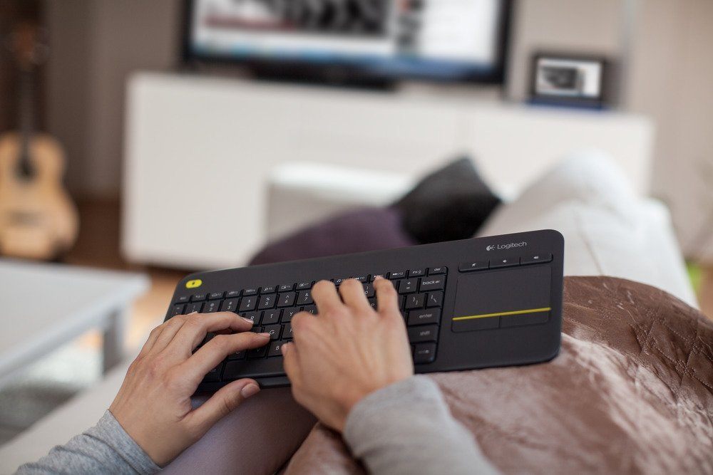 Logitech K400 Plus Touch Wireless Tastatur schwarz (QWERTZ, deutsches Tastaturlayout)