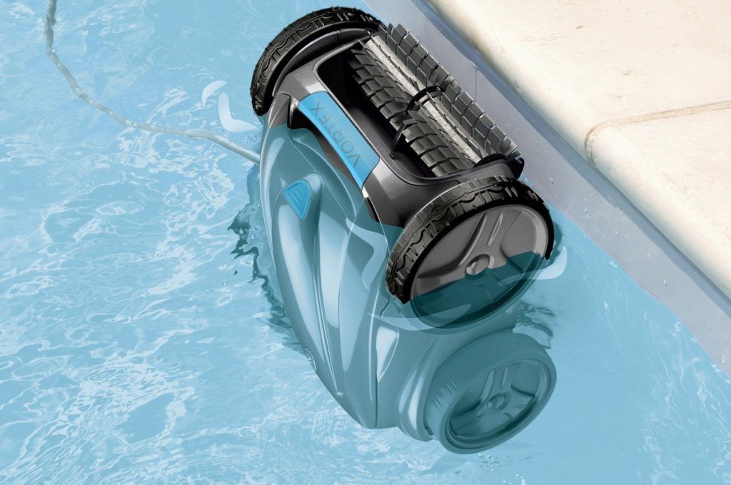Poolroboter Vortex von Zodiac an der Beckenwand