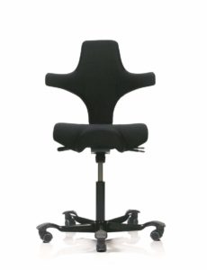 Ansicht von HAG Capisco 8106 in schwarz Bürostuhl im Test