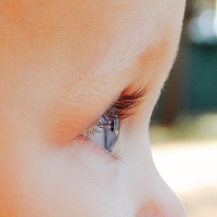 Bindehautentzündung bei Babys - Ursachen und Behandlung