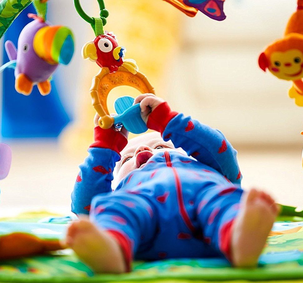 Baby Schläft Viel 4 Monate Babys im Alter von 4 Monaten | ExpertenTesten.de