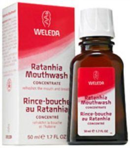 Das WELEDA Ratanhia Mundwasser mit Verpackung im Test