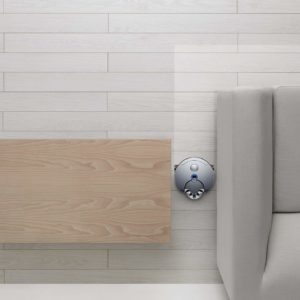 Dyson Saugroboter 360 Eye zwischen Möbeln im Test