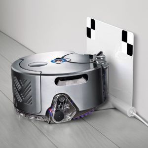 Dyson Saugroboter 360 Eye an Dockingstation im Test