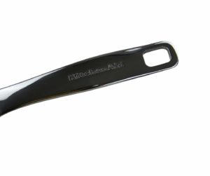 Grillpfannen-Griff mit KitchenAid Schriftbezug im Test