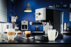 Krups Espressomaschine mit Siebträger in der Küche
