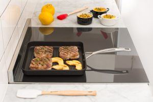 Le Creuset Grillpfanne im Test auf dem Herd in Küche