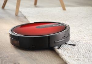 Miele Scout RX1 Saugroboter fährt über Teppich im Test