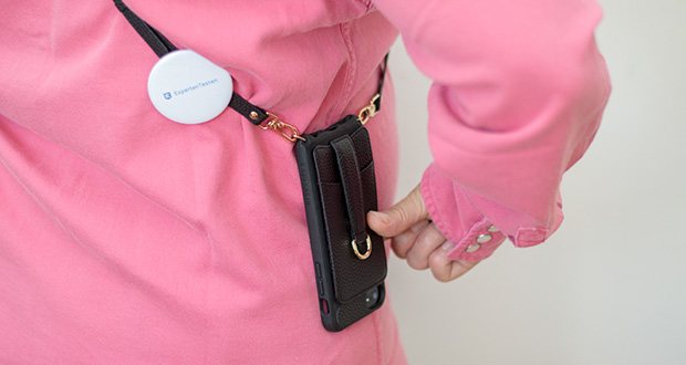Vaultskin Victoria iPhone 7/8 Plus Hülle im Test - stilvoll und kompakt kann VICTORIA in der Hand am Körper, an der Schulter oder am Ellbogen mit einem Träger oder ohne den Gurt getragen werden