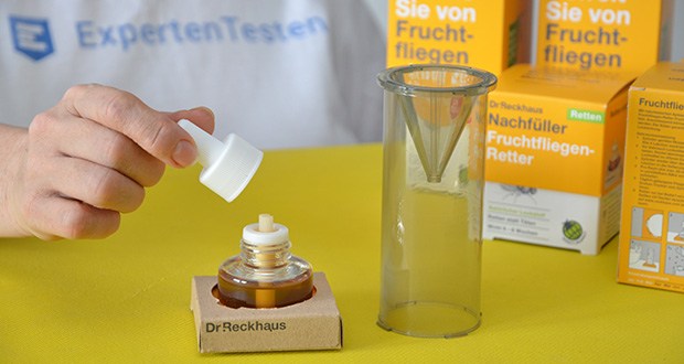 Dr. Reckhaus Fruchtfliegen-Retter mit Nachfüller im Test - Lockmittelgefäss 15 Minuten aufrecht stehen lassen und Deckel entfernen. Ab jetzt wirkt das Lockmittel für 6 bis 8 Wochen