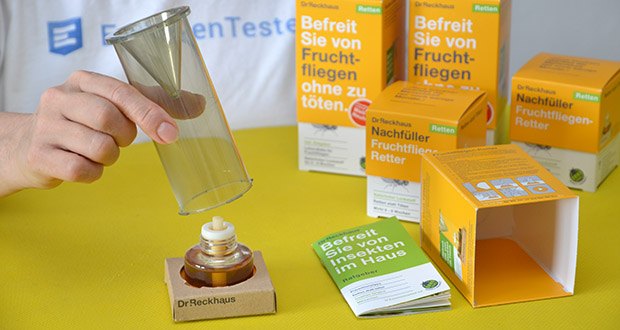 Dr. Reckhaus Fruchtfliegen-Retter mit Nachfüller im Test - Zylinder wieder über das Gefäss stülpen und vorsichtig alle vier Laschen in die Halterung eindrehen