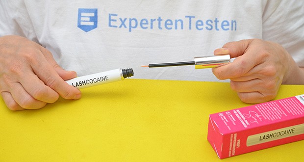Svenja Walberg LASHCOCA!NE Wimpernserum im Test - einmal täglich morgens oder abends nach der Reinigung wie einen Eyeliner ca. 2 mm oberhalb des Wimpernansatzes dünn auf das Augenid auftragen
