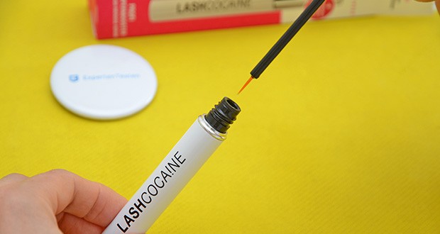 Svenja Walberg LASHCOCA!NE Wimpernserum im Test - wird auch von Menschen mit sehr empfindlicher Haut optimal vertragen