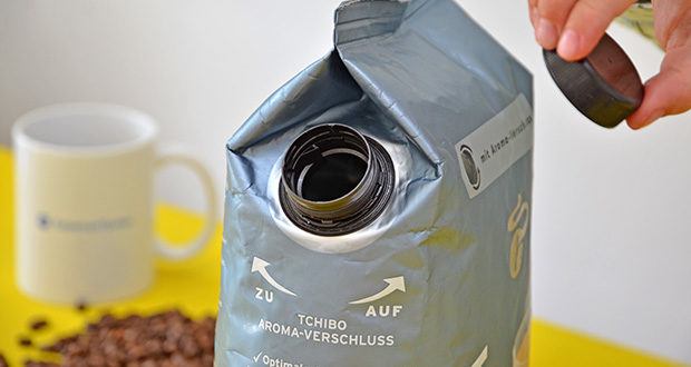 Tchibo BARISTA Caffè Crema Ganze Bohne 1 kg im Test - durch den Tchibo Aroma-Verschluss bleiben die Bohnen besonders frisch und werden vor Licht und Sauerstoff geschützt