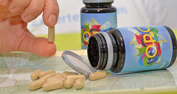 Happiness for Senses OPC Kapseln im Test - Menge pro Kapsel: Zitrus-Bioflavonoide 60% Hesperidin 130mg, davon Hesperidin 78mg, Traubenkernextract 95% 105mg, davon Proanthocynidine 100mg, Schwarze, Apfelbeere 10:1 Extrakt 50mg , Vitamin C 30mg, Quercetin 25mg, CoenzymQ10 20mg, Resveratrol 20mg, Selen 55mcg