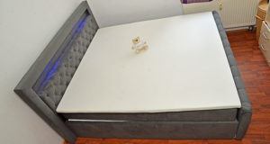 Baidani Boxspringbett Menzogna 180x200 mit LED und Stauraum im Test - luxuriöses Aussehen mit schimmerndem Samt trifft auf ein individuell anpassbares Schlafsystem mit großem Stauraum