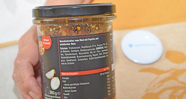 FITTASTE Rind Asia Style im Test - Inhaltsstoffe: Trinkwasser; Rindfleisch 31%; Paprika 9%; Fava Bohnen; Zwiebeln; Bambussprossen; ERDNÜSSE; Karotten; Tomatenmark; Maisstärke; Mu Err Pilze; Speisesalz; Sonnenblumenöl; Branntweinessig; Rapsöl; Chili; Zitronengras; Knoblauch; Schalotten; Kaffernlimettenschale; Gewürze; Kräuter
