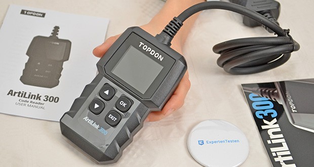 Topdon OBD2 Diagnosegerät AL300 im Test - die kompakte Größe des OBD2-Diagnosegerätes passt bequem in eine Handfläche