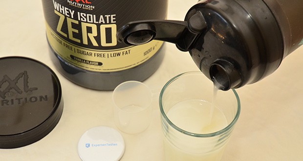XXL Nutrition Whey Isolate Zero im Test - Leichte Löslichkeit in Flüssigkeiten