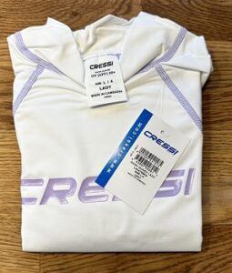 Nach diesen Kriterien werden Damen Schwimmshirts getestet