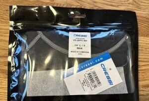 verschiedene Testkriterien in einem Schwimmshirt für Herren Test