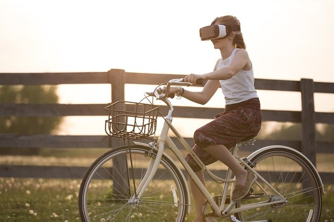 Mit VR- und AR-Technologien kann man eine Vielzahl von digitalen Freizeitaktivitäten nutzen.