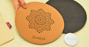 Divasya Kork Yoga Kniepads im Test - Aus nachhaltigem Naturkautschuk gefertigt; Oberfläche aus natürlichem Kork
