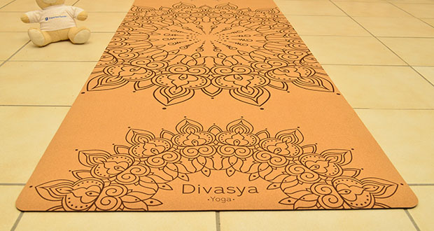 Divasya Yogamatte Kork aus Naturkautschuk im Test - Extra breit und lang für mehr Komfort