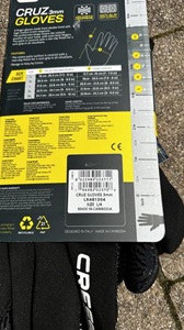 Verschiedene Käufer-Avatare in einem Tauchhandschuhe Test und Vergleich