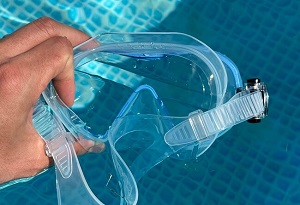 Verschiedene Arten von Schnorchelsets ohne Flossen im Test und Vergleich
