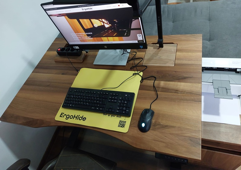ErgoHide Test und Erfahrung – Modularer Massivholz-Schreibtisch mit Kabelmanagement (1)