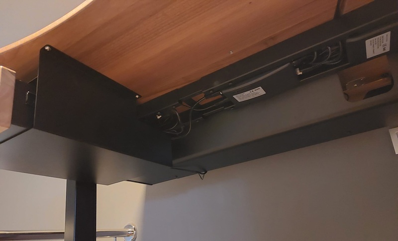 ErgoHide Test und Erfahrung – Modularer Massivholz-Schreibtisch mit Kabelmanagement